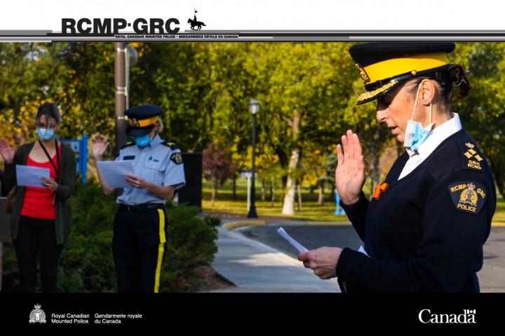 Officers and employees from across the province took part in ceremonies and events in their communities – from painting detachment sidewalks with orange handprints, participating in Truth and Reconciliation awareness walks, carrying and raising Reconciliation flags and banners, to setting up a tipi at a local school – in the spirit of connecting with and supporting the people and communities they serve.