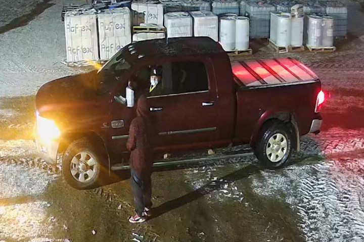 The suspects were believed to be driving a 2015-2018 dark red/burgundy Dodge Ram 2500 or 3500 Mega Cab with a Cummins Diesel engine (Longhorn edition) with an unknown licence plate.